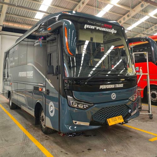 Bus pariwisata medium 1