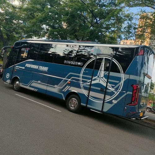 Bus pariwisata medium 2